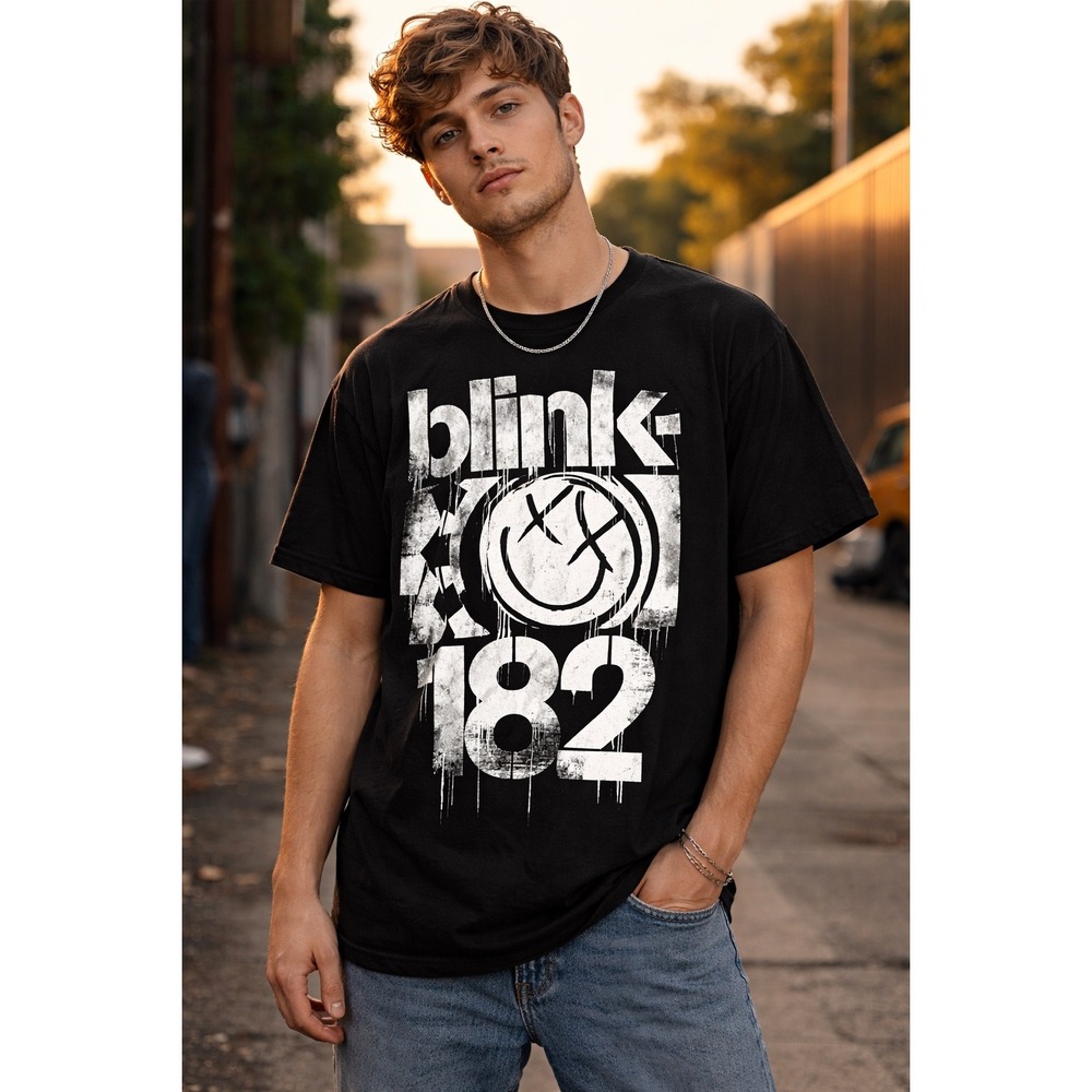 Blink-182 Distressed Graphic Band‎ T-Shirt Black Large